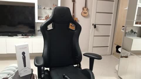 Irwi Tomboy online show from 26, 1, 2025