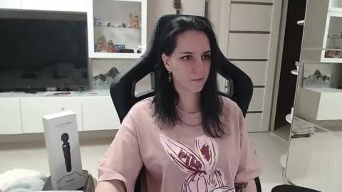 Irwi Tomboy online show from 8, 2, 2025