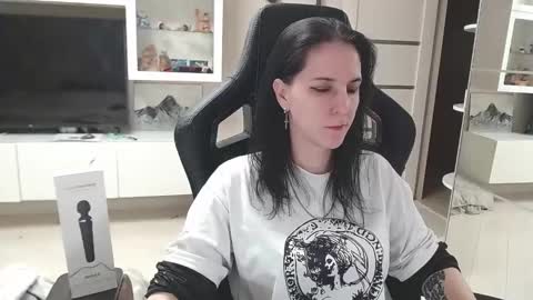 Irwi Tomboy online show from 21, 2, 2025