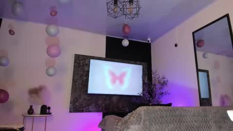 isa_____ online show from 9, 3, 2025