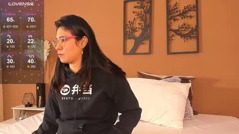 oIssaJonneso online show from 25, 2, 2025