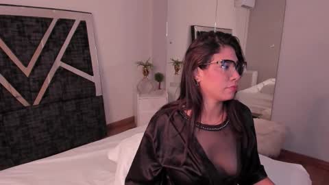 oIssaJonneso online show from 1, 2, 2026