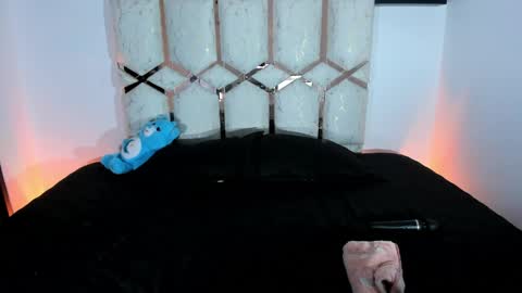 isa_klein online show from 6, 6, 2026
