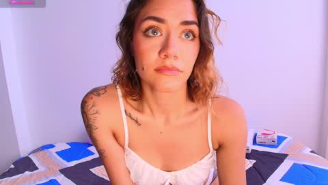 Isabella Laurentt  online show from 22, 1, 2025