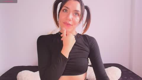 Isabella Laurentt  online show from 13, 2, 2025