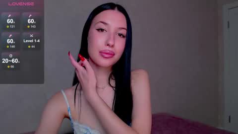 Snapshot of isabel_fontana chatting on 4, 10, 2025 Bella online show from 4, 10, 2025
