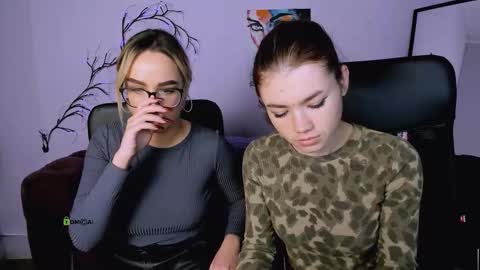 Snapshot of isabel_wave chatting on 6, 11, 2025 isabel online show from 6, 11, 2025