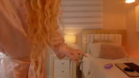 isabela__x online show from 8, 6, 2026