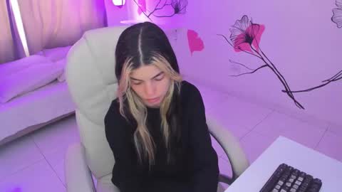 Snapshot of isabela_fiorelli chatting on 24, 11, 2025 isabela_fiorelli online show from 24, 11, 2025