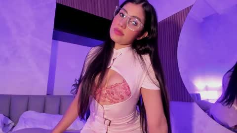 isabelastefano online show from 10, 9, 2025