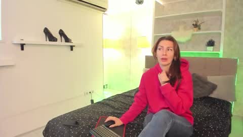 IsabelKiss online show from 20, 10, 2025