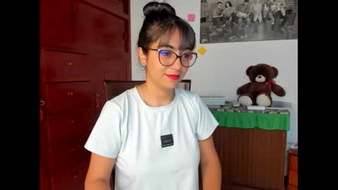 Isabella22 1 online show from 4, 12, 2024