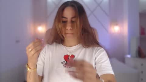 Snapshot of isabella__shine chatting on 9, 10, 2025 Isa online show from 9, 10, 2025