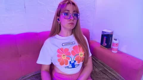 Snapshot of isabella_noir1 chatting on 2, 12, 2025 Isabella online show from 2, 12, 2025