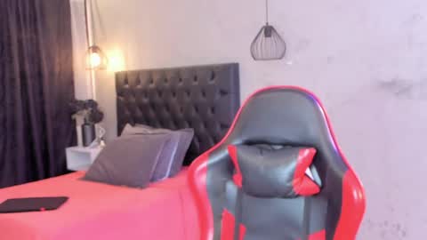 Isabella Nowa online show from 22, 4, 2026