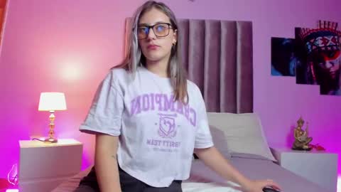 Isabella Rros online show from 21, 2, 2025