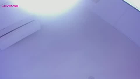 Isabella White online show from 1, 2, 2025