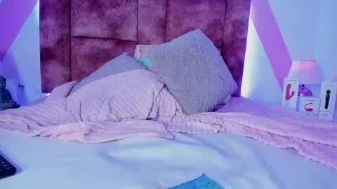 Isabella White online show from 13, 2, 2025