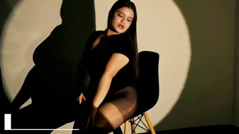 Isabella White online show from 15, 4, 2026