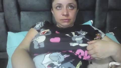 isabellaa_hills_ online show from 1, 6, 2026