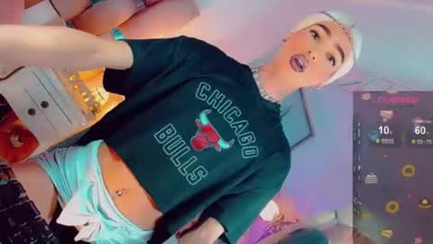 isabellagirs online show from 12, 6, 2026