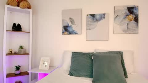 Isabella  online show from 13, 4, 2026