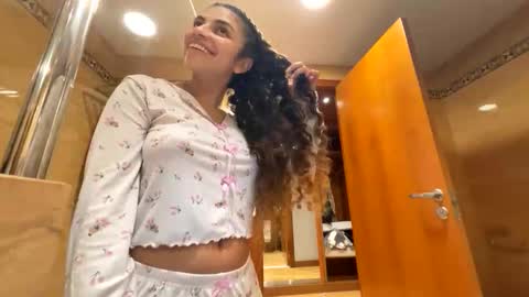 Snapshot of isabellakoffs chatting on 19, 12, 2025 Isabella.. back again online show from 19, 12, 2025