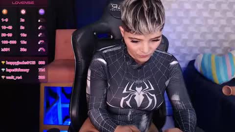 Isabella Mout  online show from 31, 1, 2025