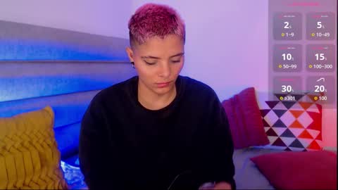 Isabella Mout  online show from 28, 9, 2025