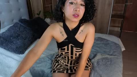 Isabela Paz online show from 10, 4, 2026