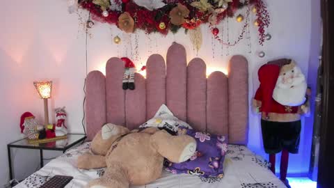 Snapshot of isabellas_smith chatting on 15, 12, 2024 Martina IG martissmith01 online show from 15, 12, 2024