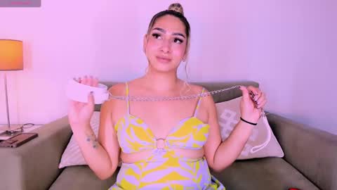 Snapshot of isabellas_smith chatting on 12, 2, 2025 Martina IG martissmith01 online show from 12, 2, 2025