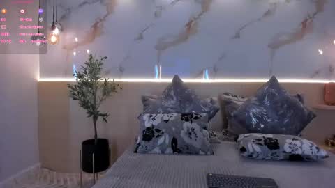    online show from 1, 10, 2025