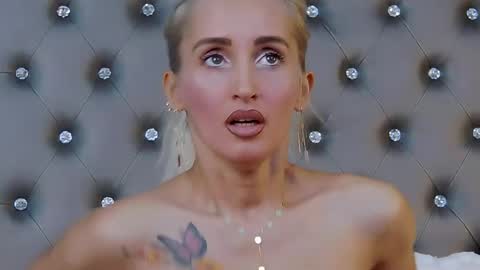 IsabelleEthan online show from 31, 1, 2025