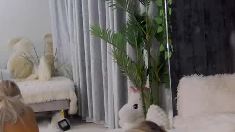 IsabelleEthan online show from 23, 4, 2026