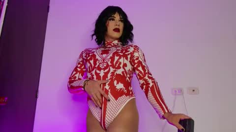 Isabella Hilton online show from 10, 9, 2025