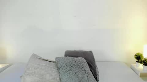 isameow online show from 20, 2, 2025