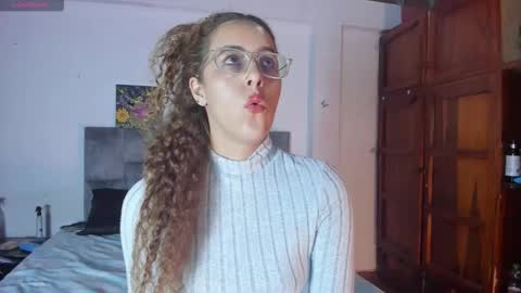 Isabela  online show from 17, 9, 2025