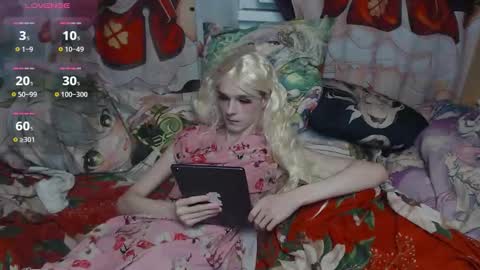 Snapshot of iselestias chatting on 9, 9, 2025 Sele online show from 9, 9, 2025