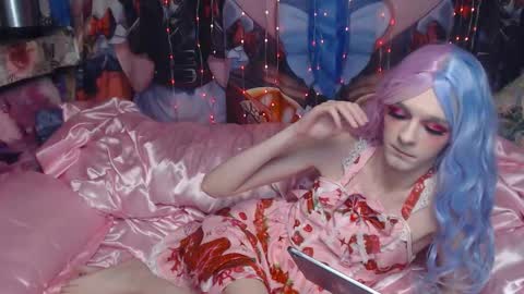 Snapshot of iselestias chatting on 19, 11, 2025 Sele online show from 19, 11, 2025