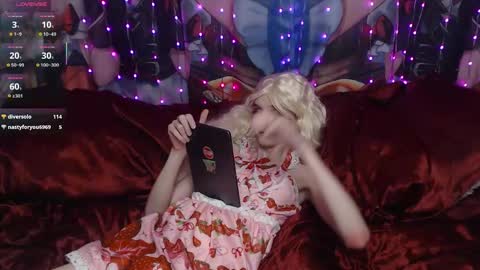 Snapshot of iselestias chatting on 15, 12, 2025 Sele online show from 15, 12, 2025