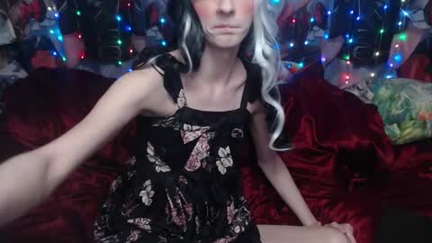 Snapshot of iselestias chatting on 21, 12, 2025 Sele online show from 21, 12, 2025