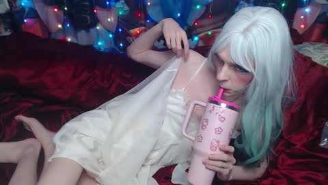 Snapshot of iselestias chatting on 22, 12, 2025 Sele online show from 22, 12, 2025