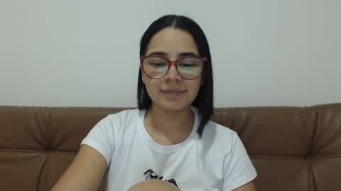 Snapshot of isemma chatting on 4, 10, 2025 Emma online show from 4, 10, 2025