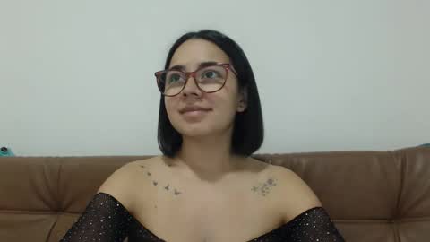 Snapshot of isemma chatting on 6, 10, 2025 Emma online show from 6, 10, 2025