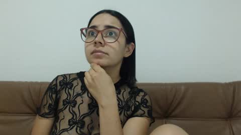 Snapshot of isemma chatting on 8, 11, 2025 Emma online show from 8, 11, 2025