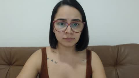 Snapshot of isemma chatting on 8, 11, 2025 Emma online show from 8, 11, 2025