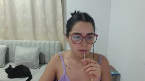 Snapshot of isemma chatting on 8, 3, 2026 Emma online show from 8, 3, 2026