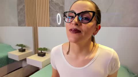 Isis Noir online show from 13, 9, 2025