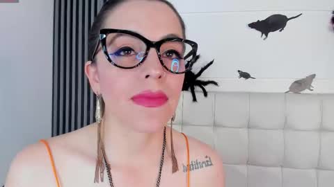 Isis Noir online show from 11, 10, 2025